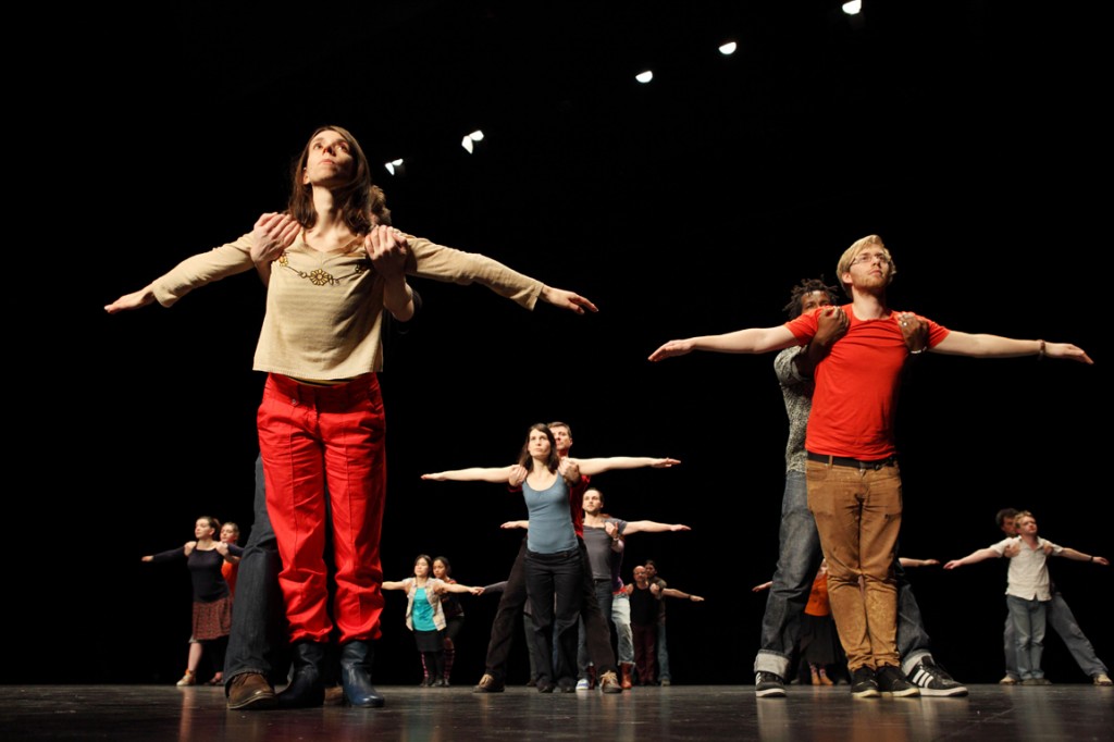 Jérôme Bel / The show must go on, photographies du spectacle par Caroline Ablain Photographe à Rennes