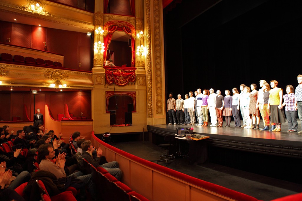 Jérôme Bel / The show must go on, photographies du spectacle par Caroline Ablain Photographe à Rennes