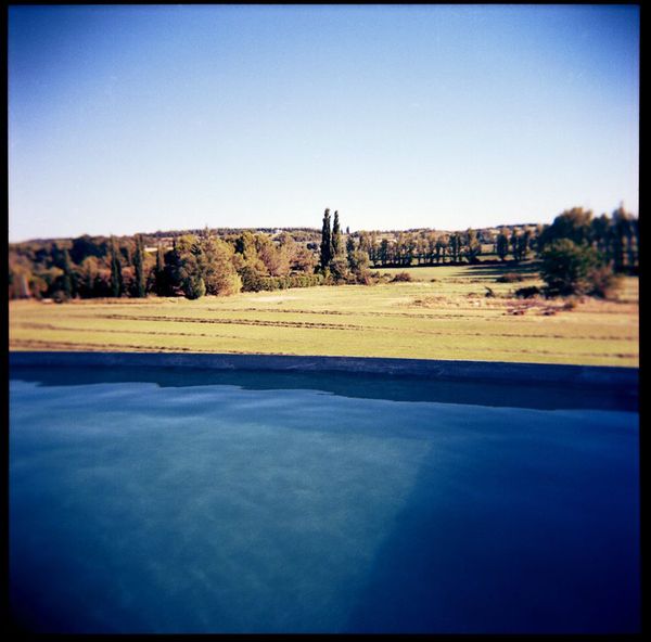 Piscine à Fontvieille... par Caroline Ablain Photographe à Rennes