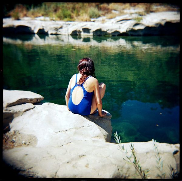 Portrait au bord de la rivière par Caroline Ablain Photographe à Rennes