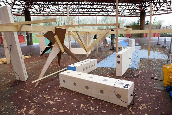 Le Village aérien / installation de Barreau & Charbonnet, en résidence au Triangle par Caroline Ablain Photographe à Rennes