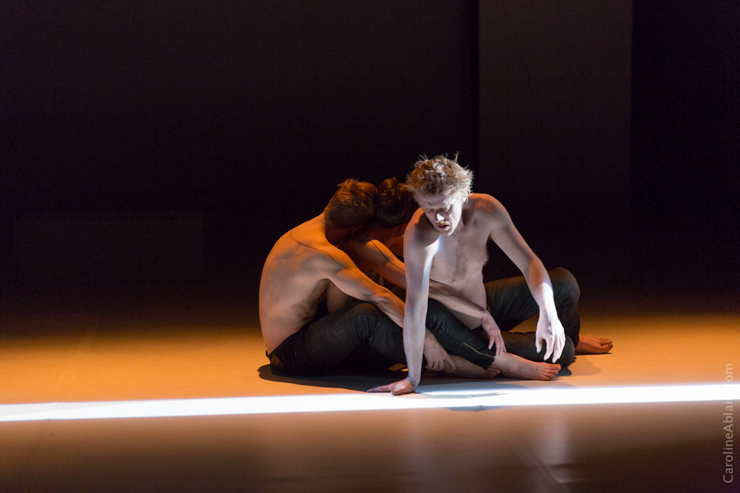 La Tête des porcs contre l'enclos, spectacle de Marine Mane, par Caroline Ablain Photographe